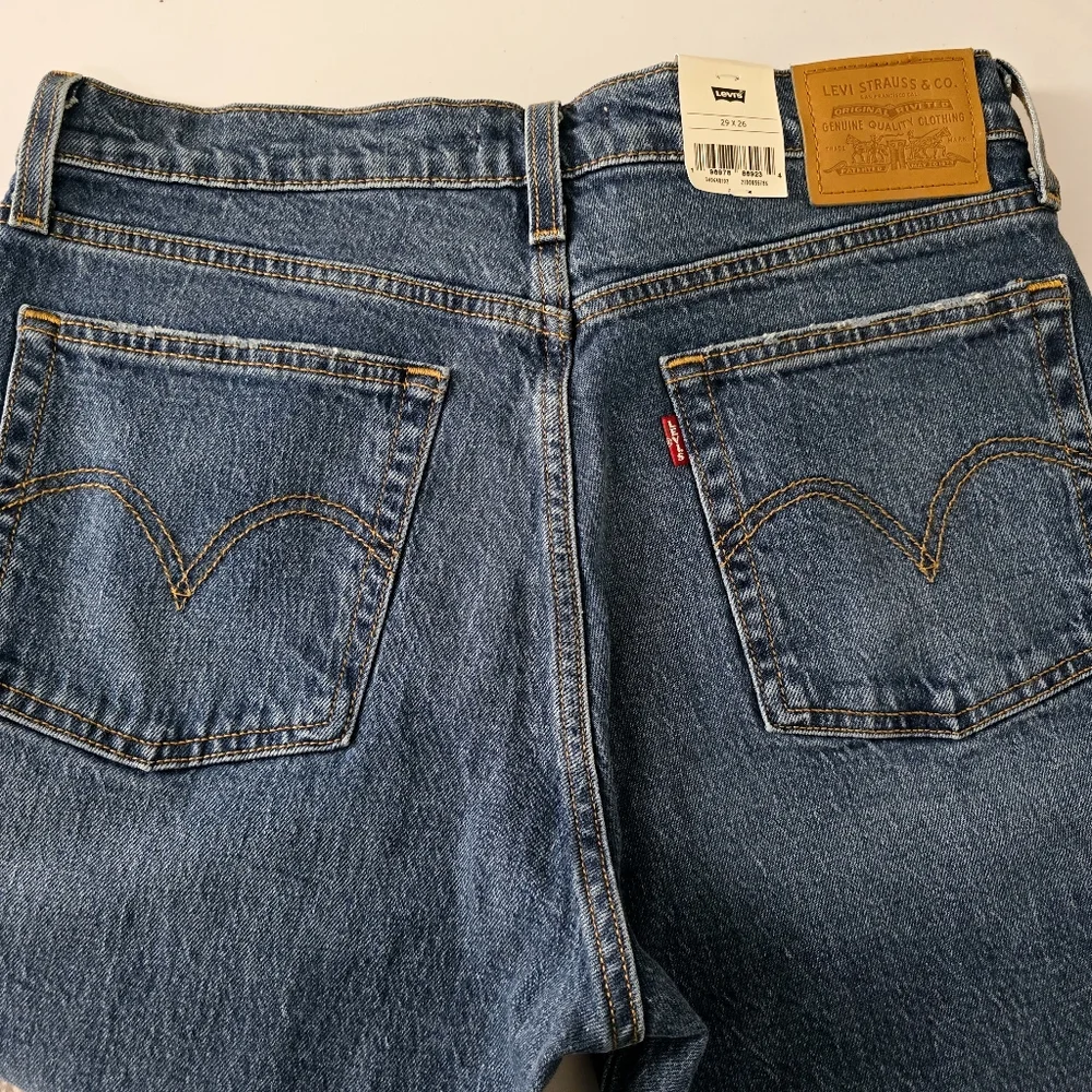 NWT Levi's Premium Wedgie Straight Jean Size 29 Blue Medium Wash - Picture 5 of 7